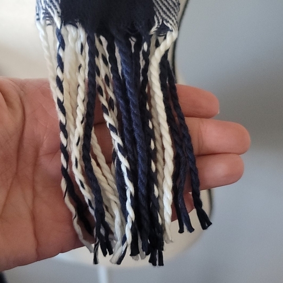 Blue buffalo check scarf & navy pom pom hat - Picture 4 of 4